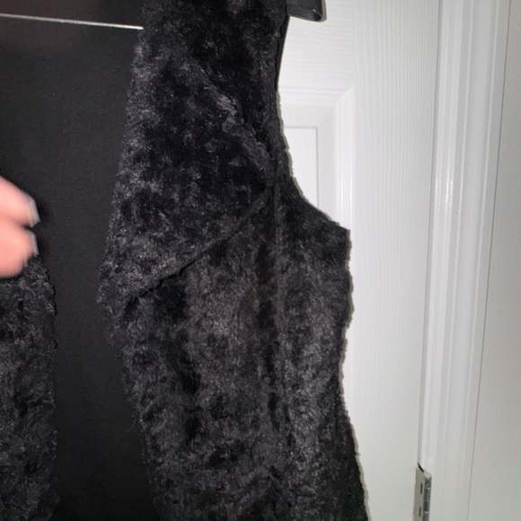 Faux fur vest - Picture 2 of 3